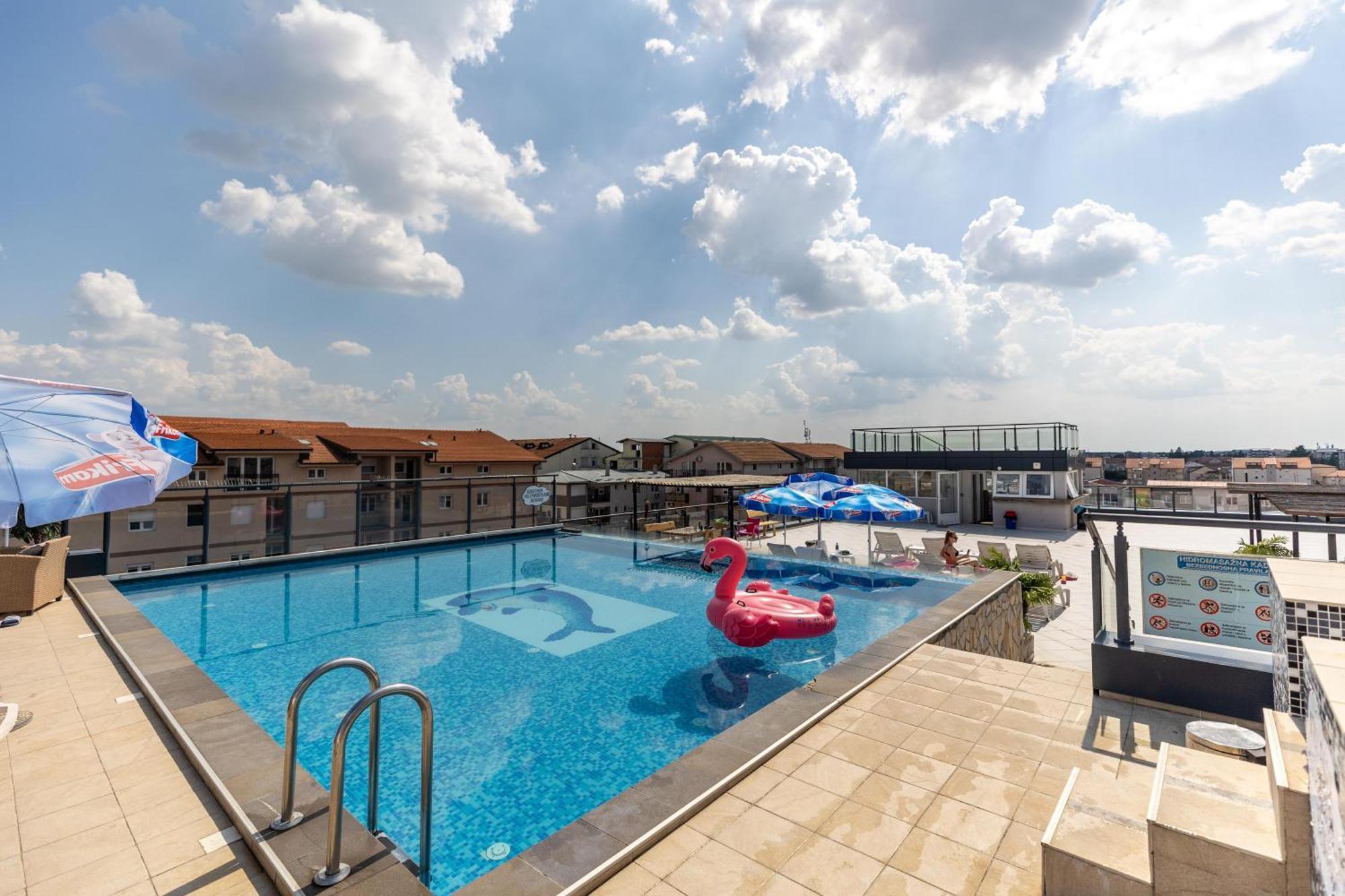 Garni Hotel Hollywoodland Wellness & Aquapark Βελιγράδι Εξωτερικό φωτογραφία