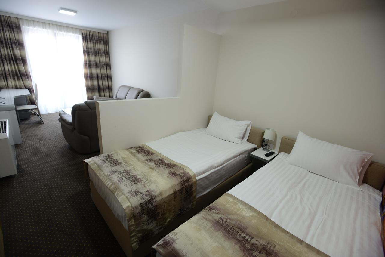 Garni Hotel Hollywoodland Wellness & Aquapark Βελιγράδι Εξωτερικό φωτογραφία