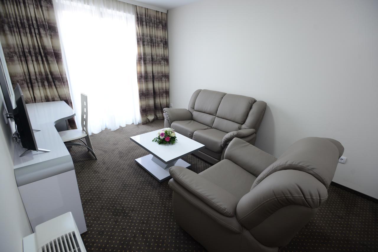Garni Hotel Hollywoodland Wellness & Aquapark Βελιγράδι Εξωτερικό φωτογραφία
